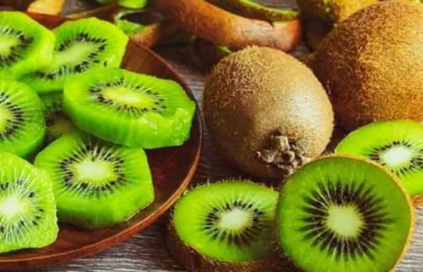 کیوی هایوارد، تجربه ای طبیعی از ویتامین ث | قیمت مناسب خرید عالی